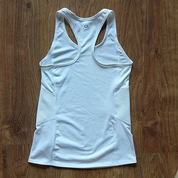 Gap - racerback tank - activewear - Picture 2 of 6